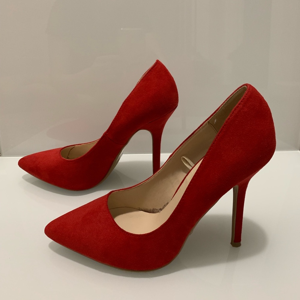 Red Heels - Picture 2 of 4